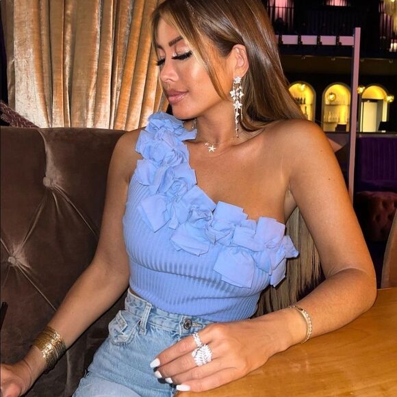 Zara Tops - Zara blue floral asymmetric crop top